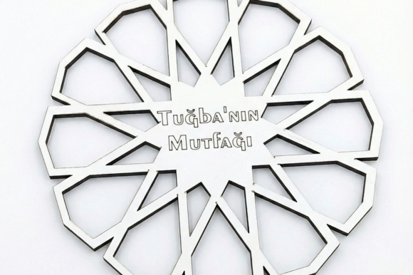 Tahtagurusu Lazer Kesim Geometrik Desenli Nihale - İsme Özel Mutfak Tasarımı Tahtagurusu Lazer Kesim Geometrik Desenli Nihale - İsme Özel Mutfak Tasarımı